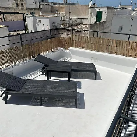 アパート Nial House モノーポリ