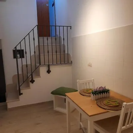 Nial House モノーポリ
