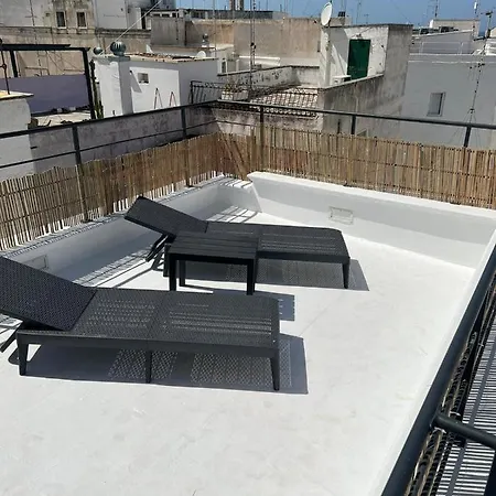 アパート Nial House モノーポリ